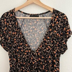 URBAN OUTFITTERS floral mini/midi dress 🌼